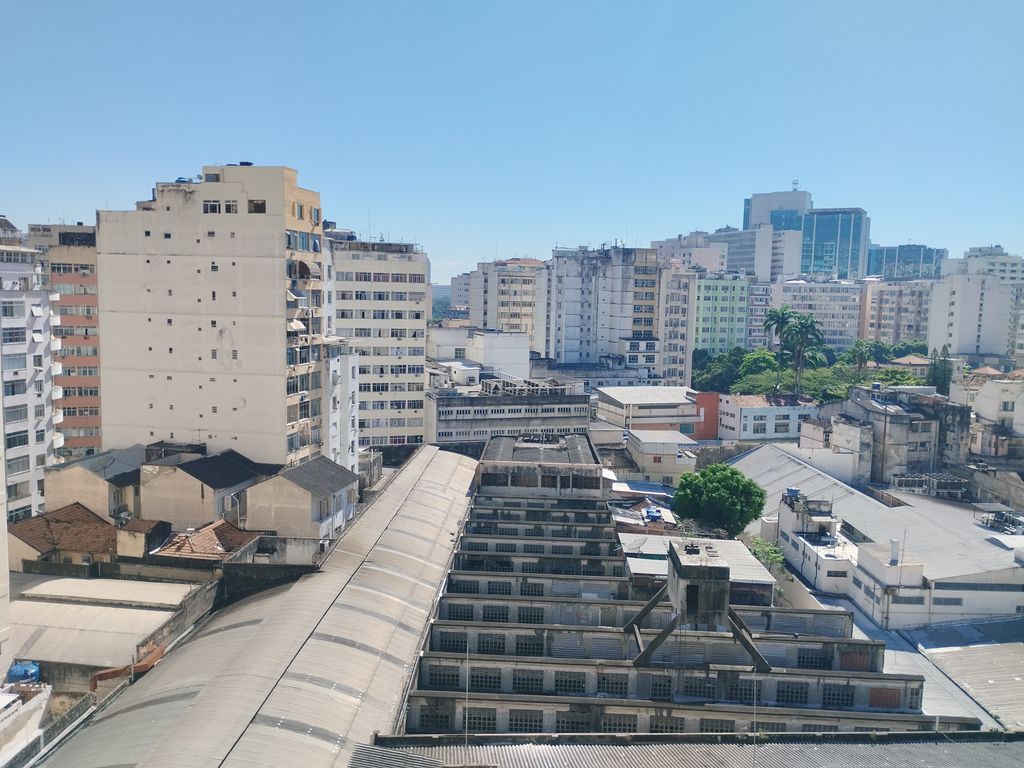 Imagens do imóveis Apartamento de sala quarto cozinha banheiro no, bairro de Fátima Rio de Janeiro