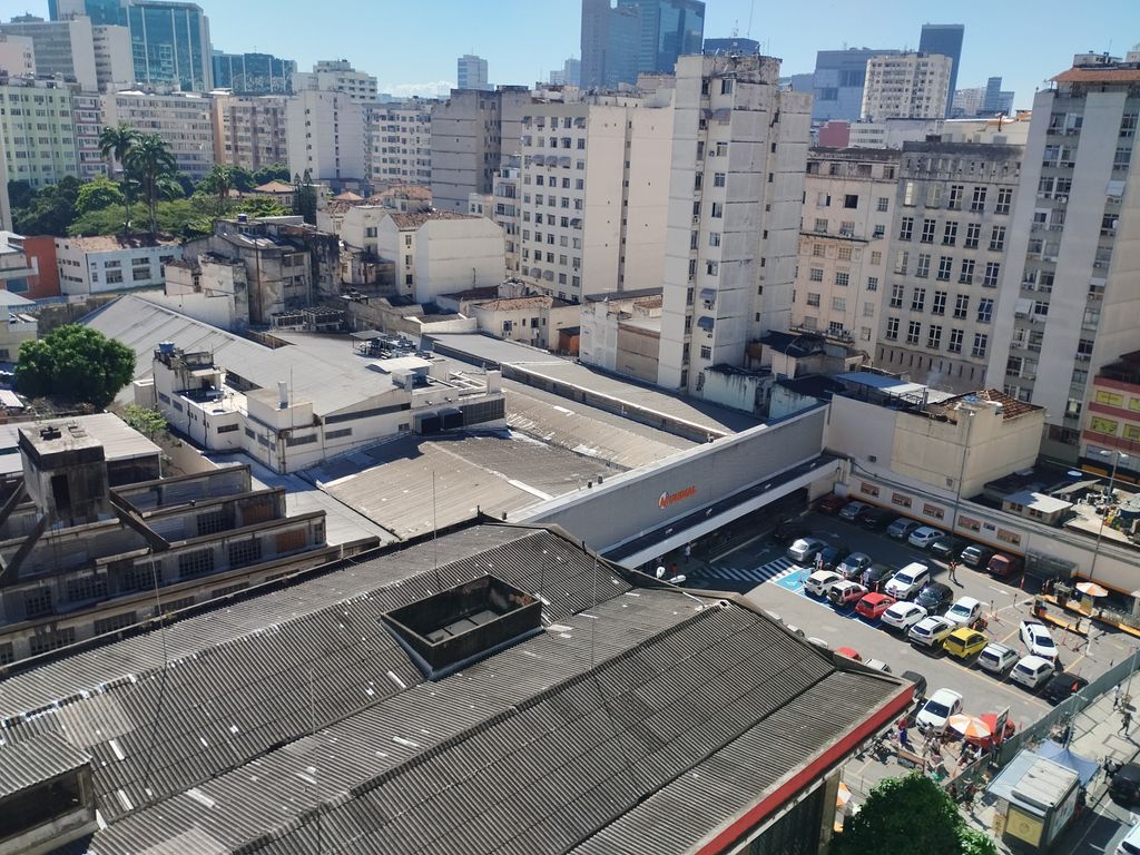 Imagens do imóveis Apartamento de sala quarto cozinha banheiro no, bairro de Fátima Rio de Janeiro