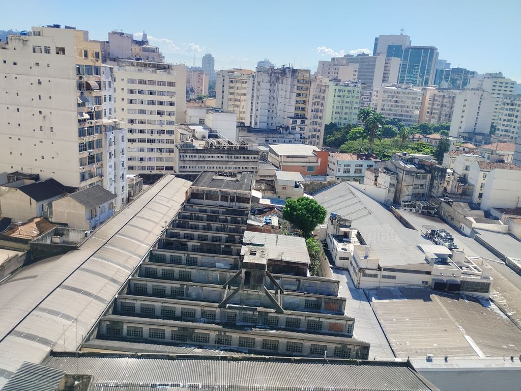 Imagens do imóveis Apartamento de sala quarto cozinha banheiro no, bairro de Fátima Rio de Janeiro