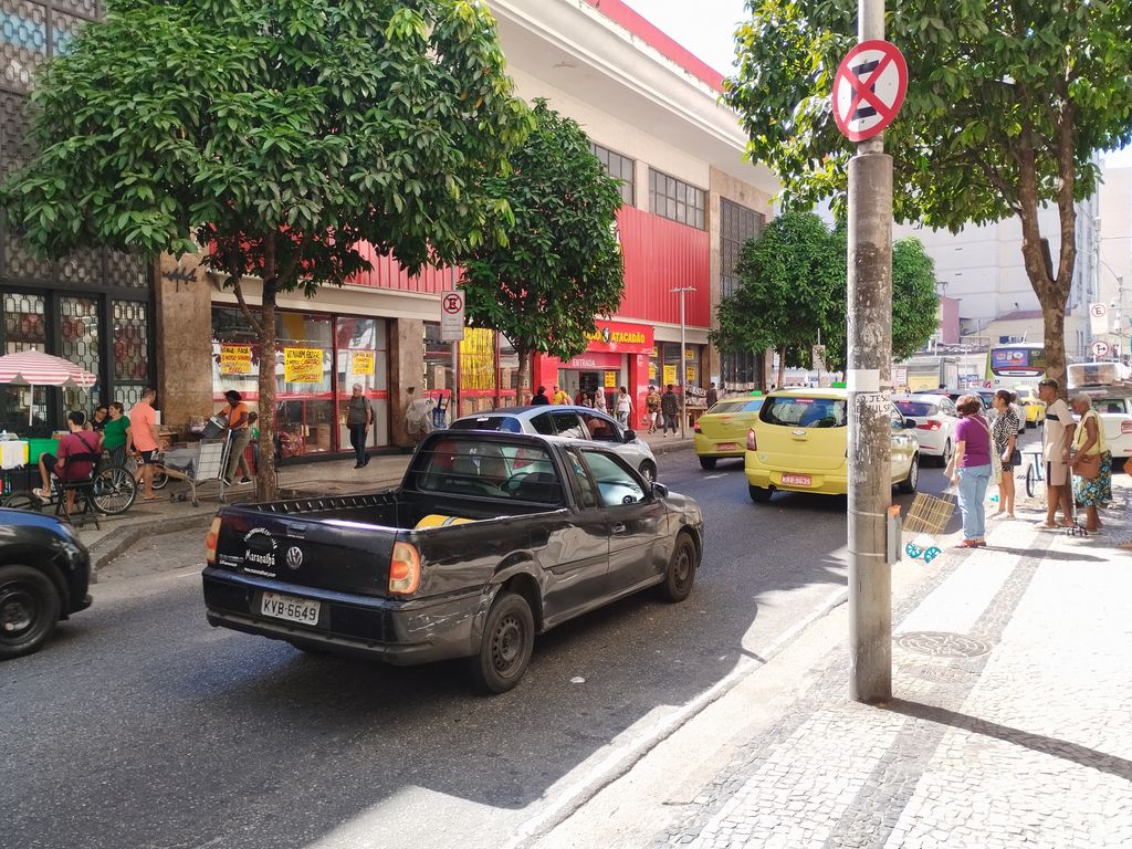 Imagens do imóveis Apartamento de sala quarto cozinha banheiro no, bairro de Fátima Rio de Janeiro