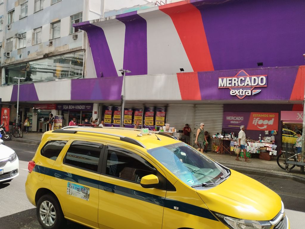 Imagens do imóveis Apartamento de sala quarto cozinha banheiro no, bairro de Fátima Rio de Janeiro