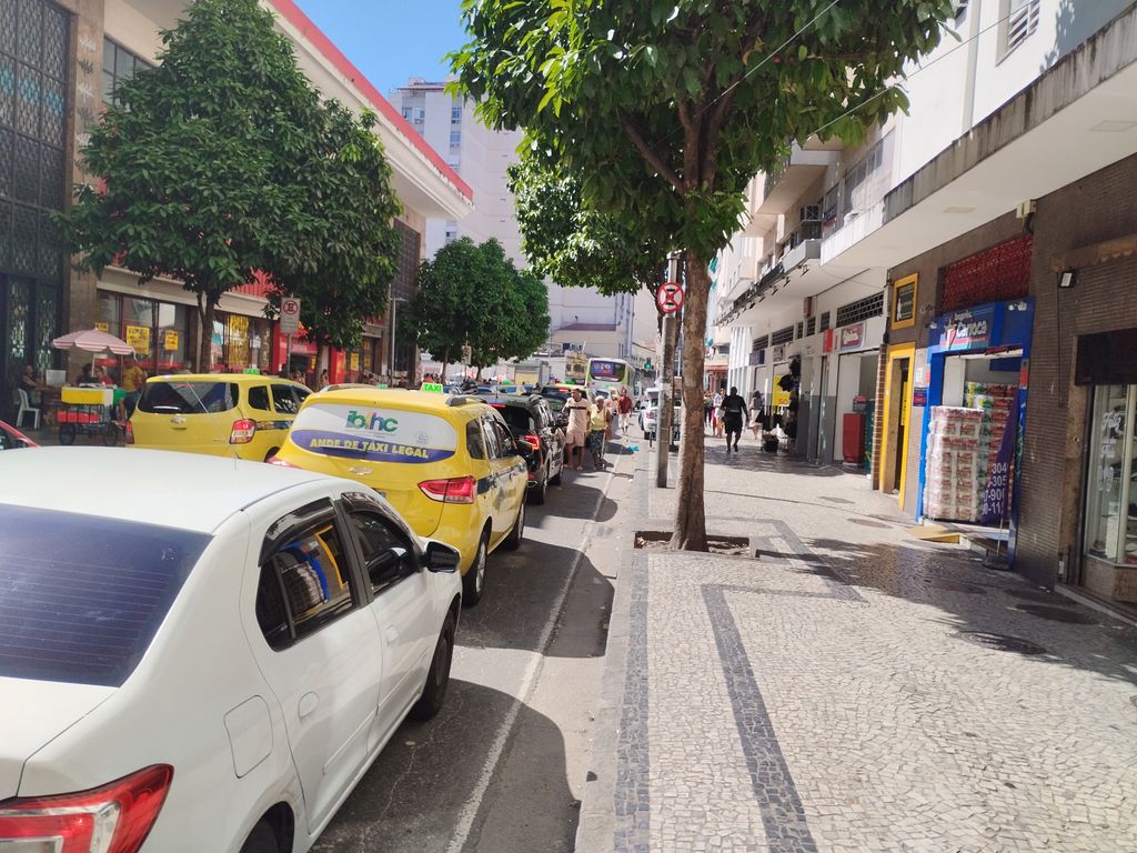 Imagens do imóveis Apartamento de sala quarto cozinha banheiro no, bairro de Fátima Rio de Janeiro