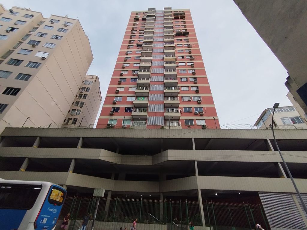 Imagens do imóveis Apartamento de Sala Dois Quartos Com Dependência Completa no Centro do Rio