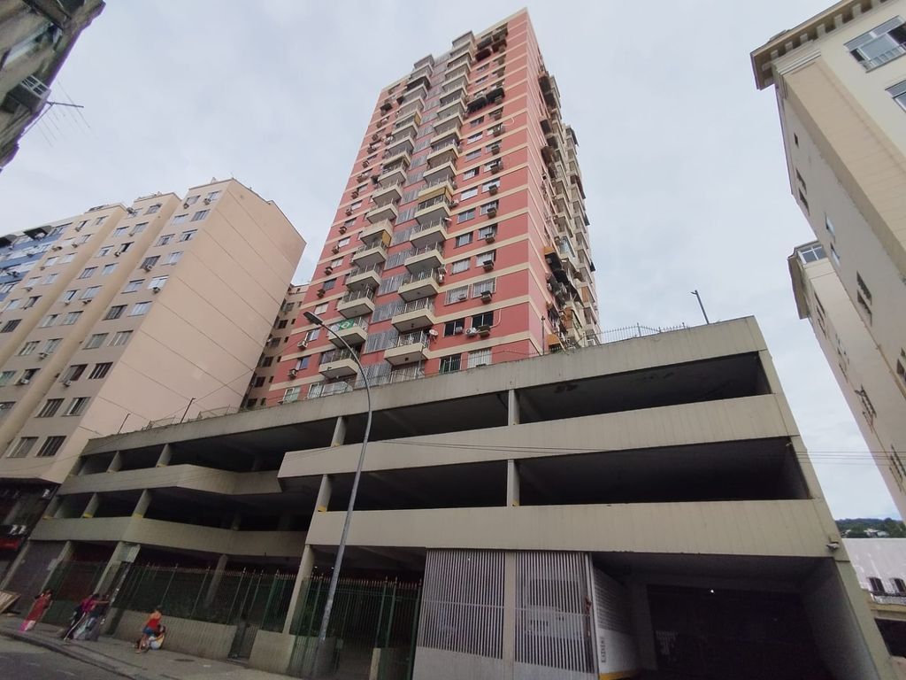 Imagens do imóveis Apartamento de Sala Dois Quartos Com Dependência Completa no Centro do Rio