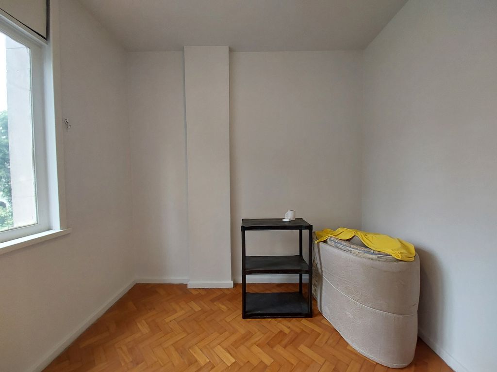 Imagens do imóveis Amplo sala quarto no centro