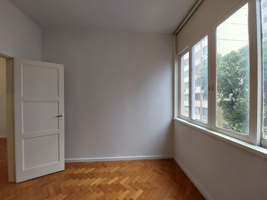 Imagens do imóveis Amplo sala quarto no centro