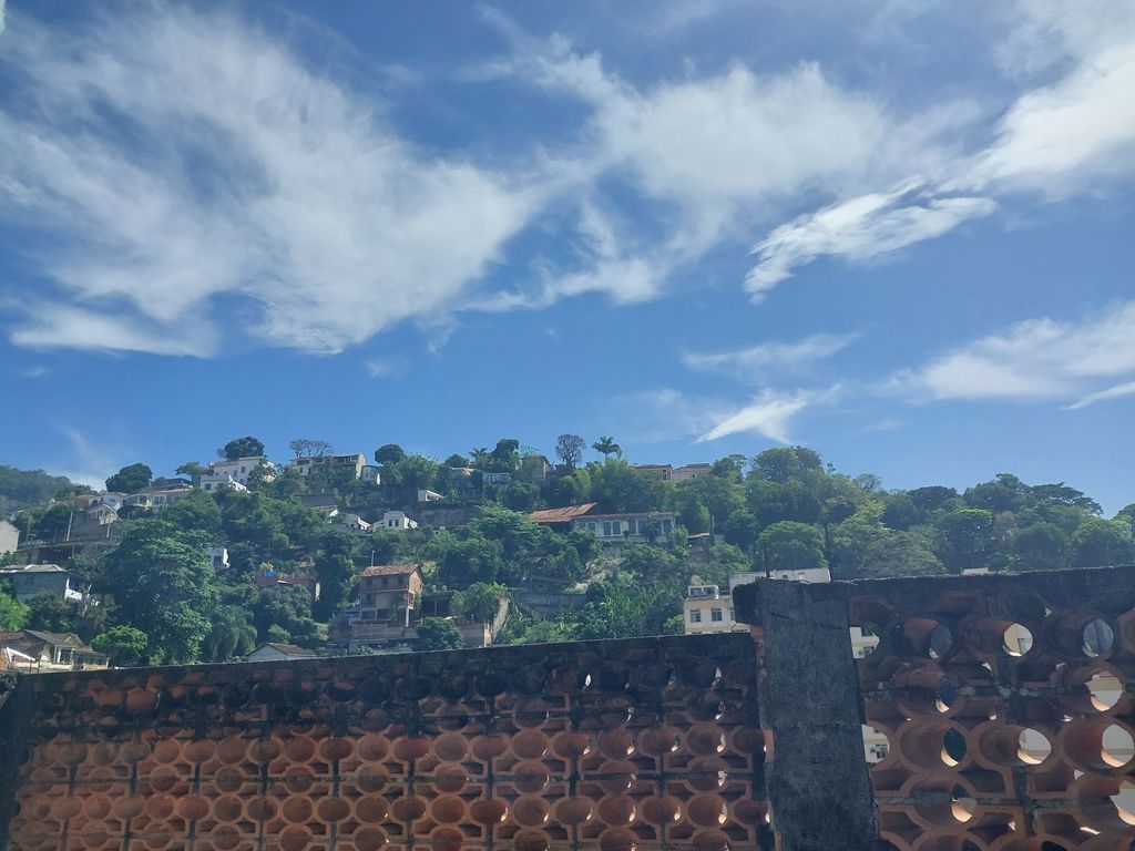 Imagens do imóveis Casa de vila composta de duas casas independentes