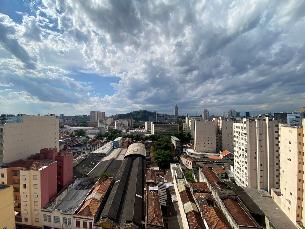 Imagens do imóveis Apartamento de Dois Quartos com Dependência Na Rua do Senado no Centro do RJ