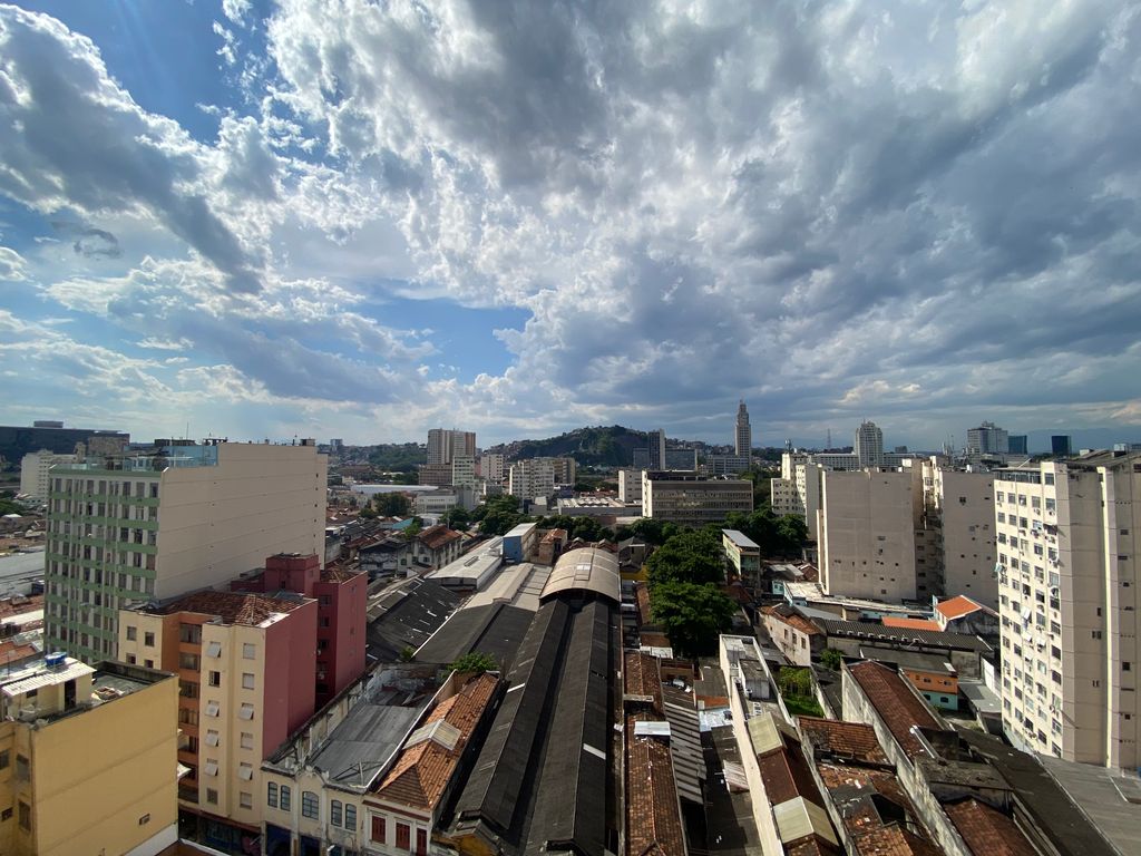 Imagens do imóveis Apartamento de Dois Quartos com Dependência Na Rua do Senado no Centro do RJ
