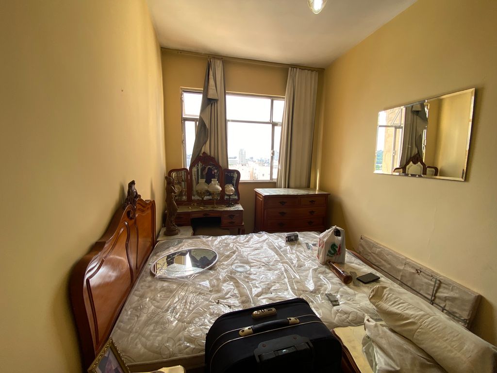 Imagens do imóveis Apartamento de Dois Quartos com Dependência Na Rua do Senado no Centro do RJ