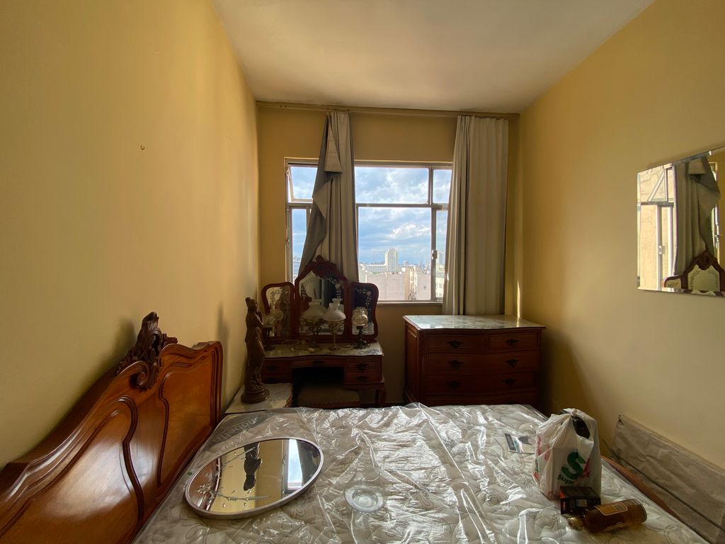 Imagens do imóveis Apartamento de Dois Quartos com Dependência Na Rua do Senado no Centro do RJ