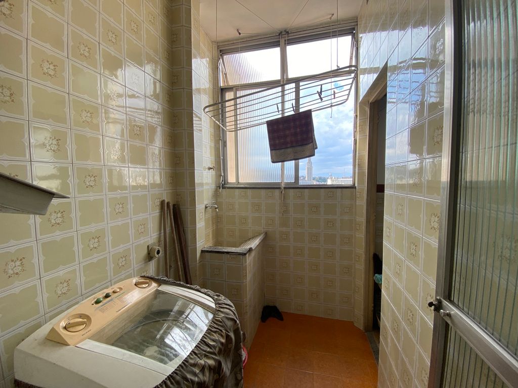 Imagens do imóveis Apartamento de Dois Quartos com Dependência Na Rua do Senado no Centro do RJ