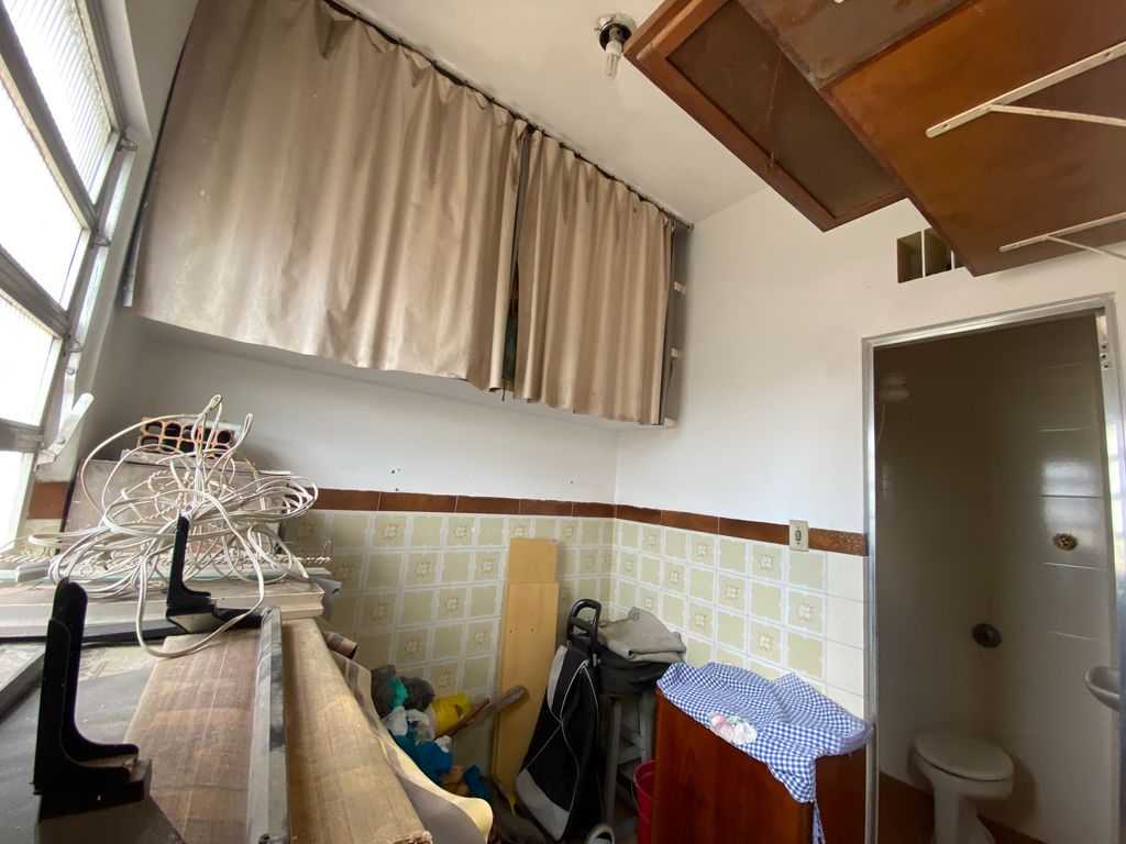 Imagens do imóveis Apartamento de Dois Quartos com Dependência Na Rua do Senado no Centro do RJ