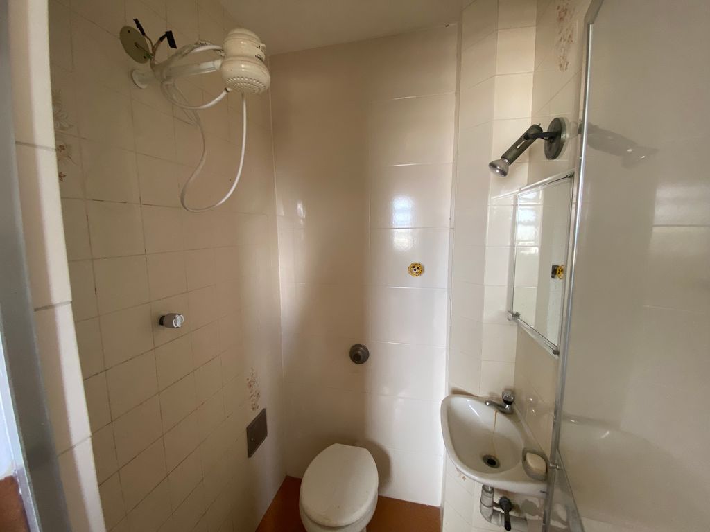 Imagens do imóveis Apartamento de Dois Quartos com Dependência Na Rua do Senado no Centro do RJ