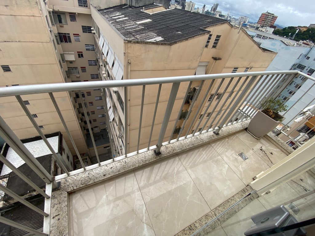 Imagens do imóveis Apartamento de Dois Quartos Reformado + Vaga com Inquilino mensal de 4.000+ Cond
