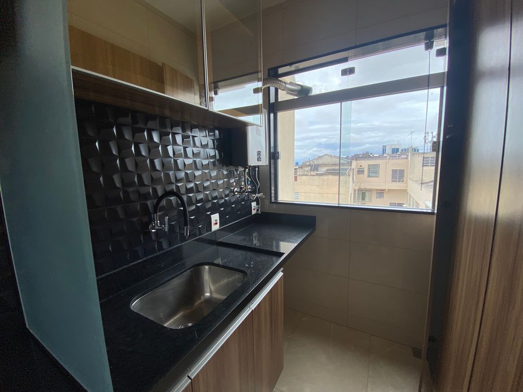 Imagens do imóveis Apartamento de Dois Quartos Reformado + Vaga com Inquilino mensal de 4.000+ Cond