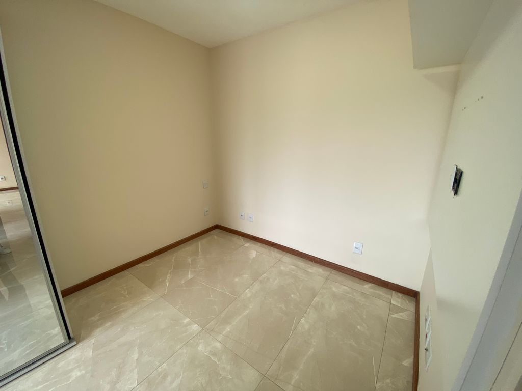 Imagens do imóveis Apartamento de Dois Quartos Reformado + Vaga com Inquilino mensal de 4.000+ Cond