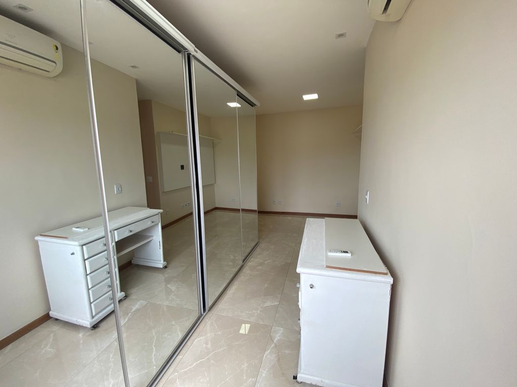 Imagens do imóveis Apartamento de Dois Quartos Reformado + Vaga com Inquilino mensal de 4.000+ Cond