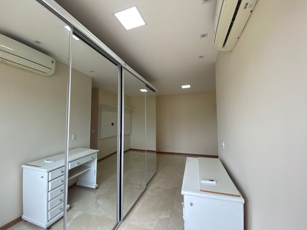 Imagens do imóveis Apartamento de Dois Quartos Reformado + Vaga com Inquilino mensal de 4.000+ Cond