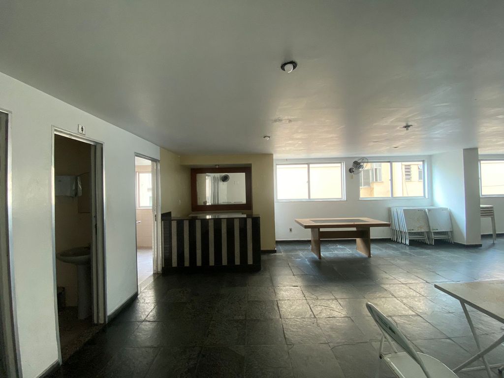 Imagens do imóveis Apartamento de Dois Quartos Reformado + Vaga com Inquilino mensal de 4.000+ Cond