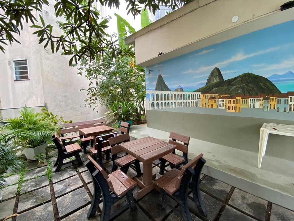 Imagens do imóveis Apartamento de Dois Quartos Reformado + Vaga com Inquilino mensal de 4.000+ Cond