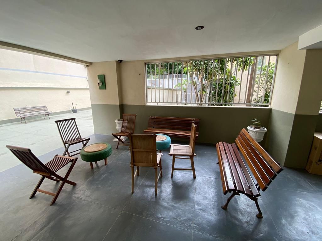 Imagens do imóveis Apartamento de Dois Quartos Reformado + Vaga com Inquilino mensal de 4.000+ Cond