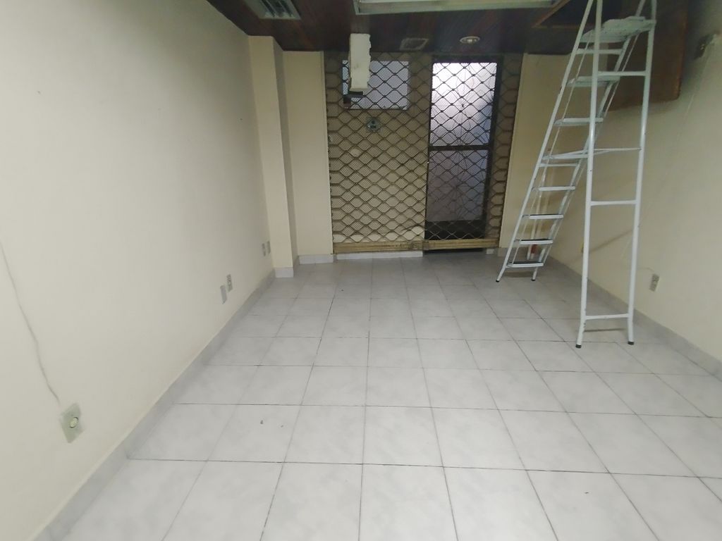 Imagens do imóveis Loja com Mezanino  e garagem na escritura para venda em  Flamengo Rio de Janeiro