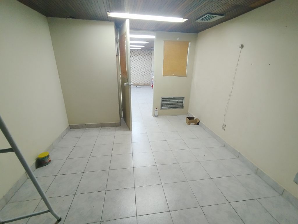 Imagens do imóveis Loja com Mezanino  e garagem na escritura para venda em  Flamengo Rio de Janeiro