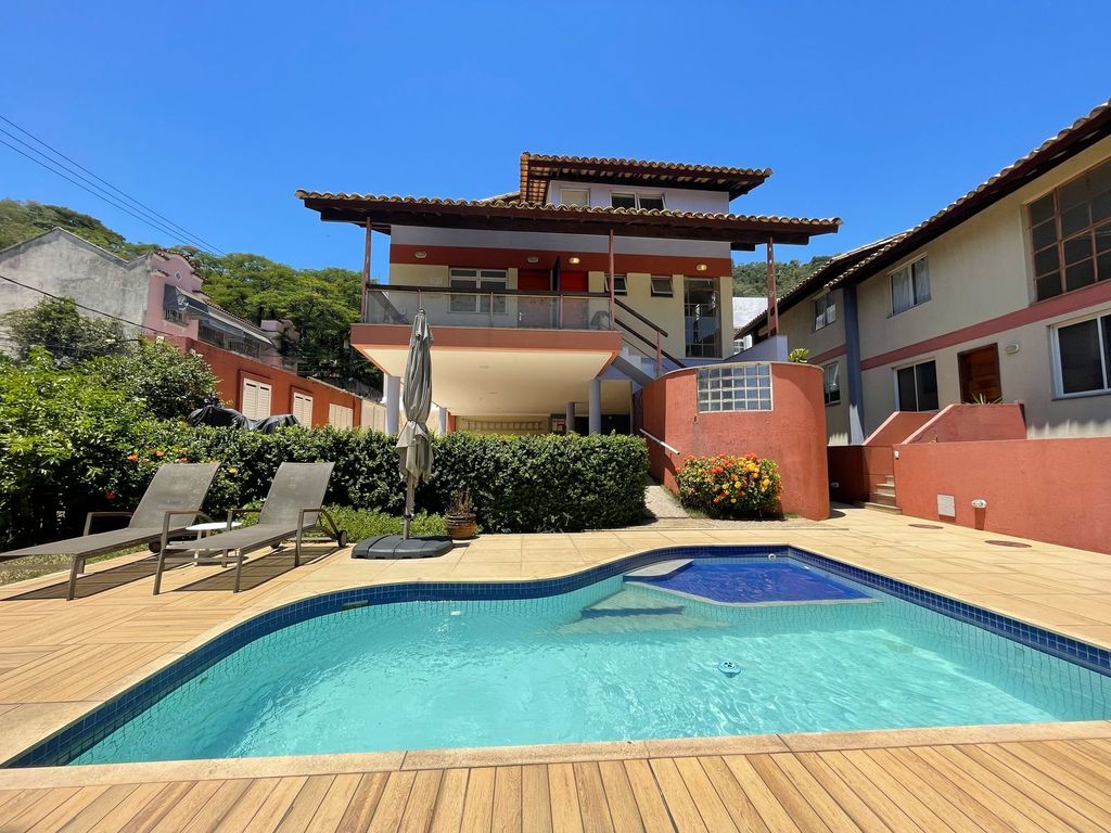 Imagens do imóveis Amplo Apartamento Duplex de 2 Quartos com Varanda e Infraestrutura Santa Teresa