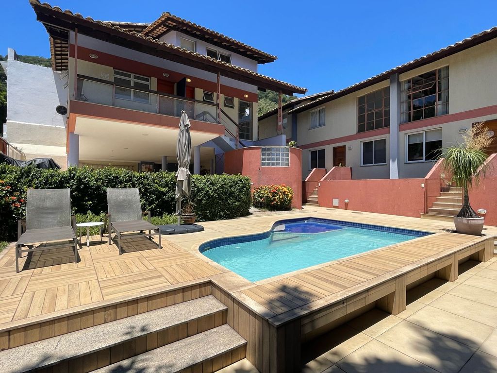 Imagens do imóveis Amplo Apartamento Duplex de 2 Quartos com Varanda e Infraestrutura Santa Teresa