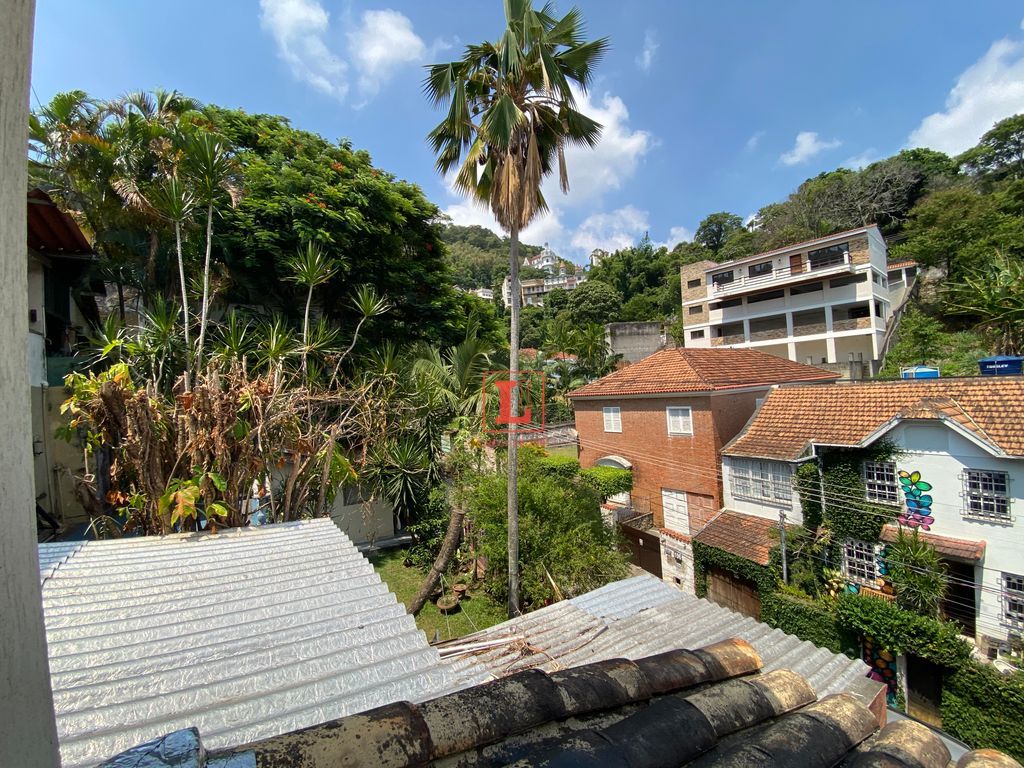 Imagens do imóveis Amplo Apartamento Duplex de 2 Quartos com Varanda e Infraestrutura Santa Teresa
