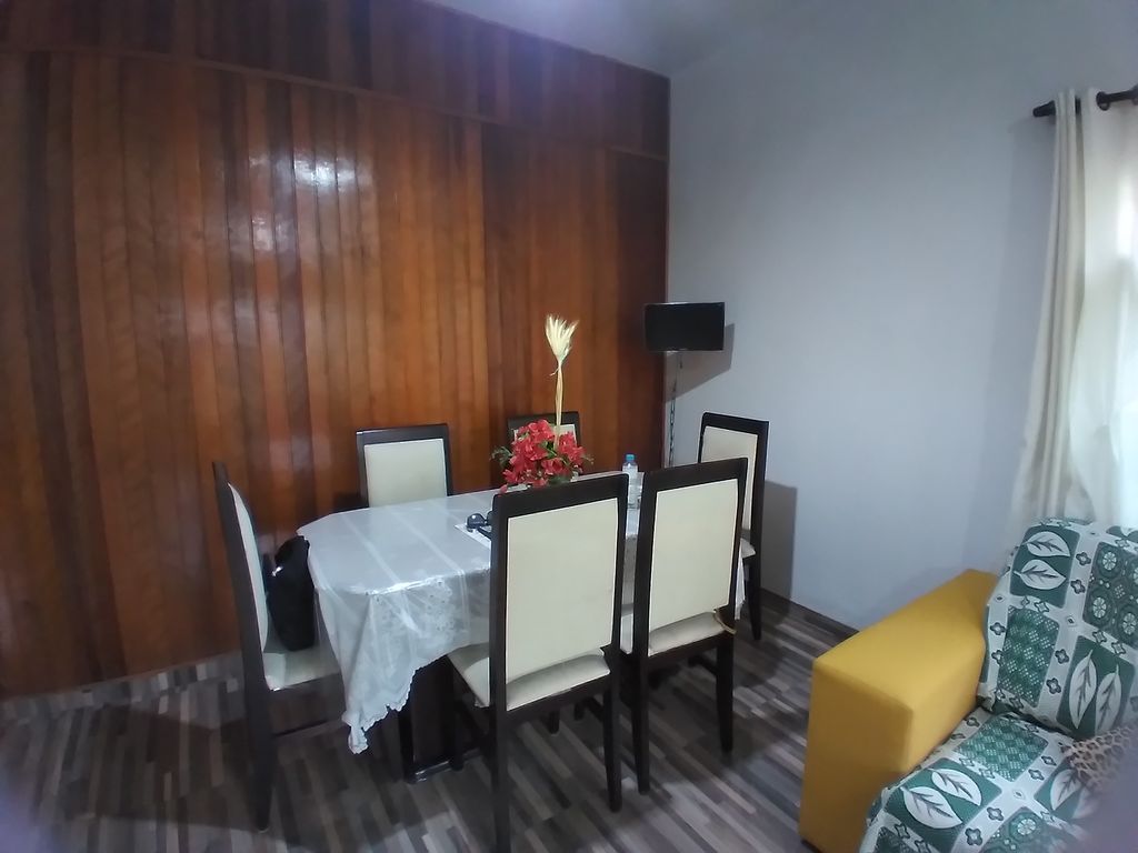 Imagens do imóveis Casa com 3 quartos, garagem com espaço para 3 carros e churrasqueira 100 m²