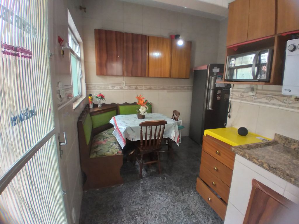 Imagens do imóveis Casa com 3 quartos, garagem com espaço para 3 carros e churrasqueira 100 m²