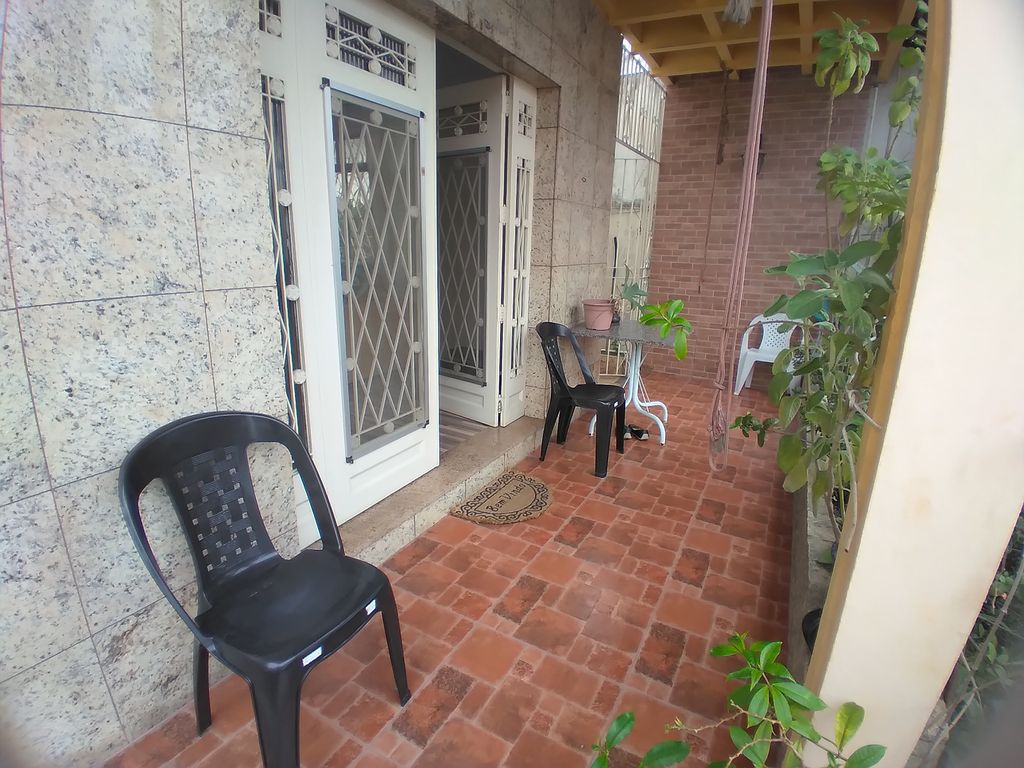 Imagens do imóveis Casa com 3 quartos, garagem com espaço para 3 carros e churrasqueira 100 m²