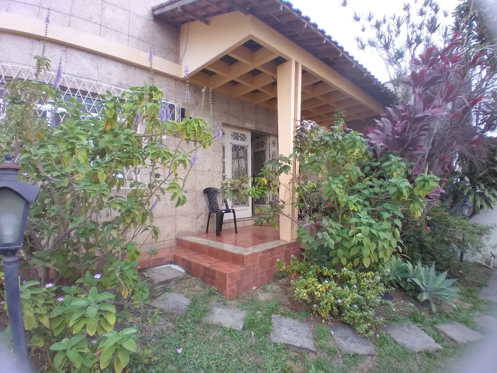Imagens do imóveis Casa com 3 quartos, garagem com espaço para 3 carros e churrasqueira 100 m²