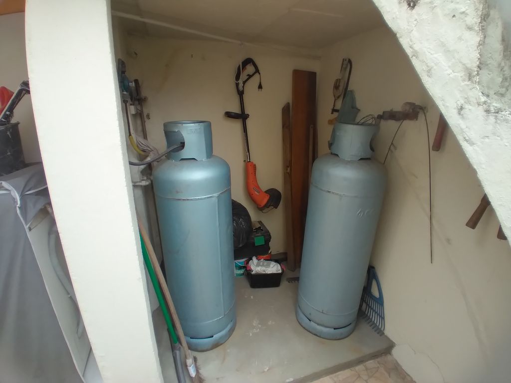 Imagens do imóveis Casa com 3 quartos, garagem com espaço para 3 carros e churrasqueira 100 m²