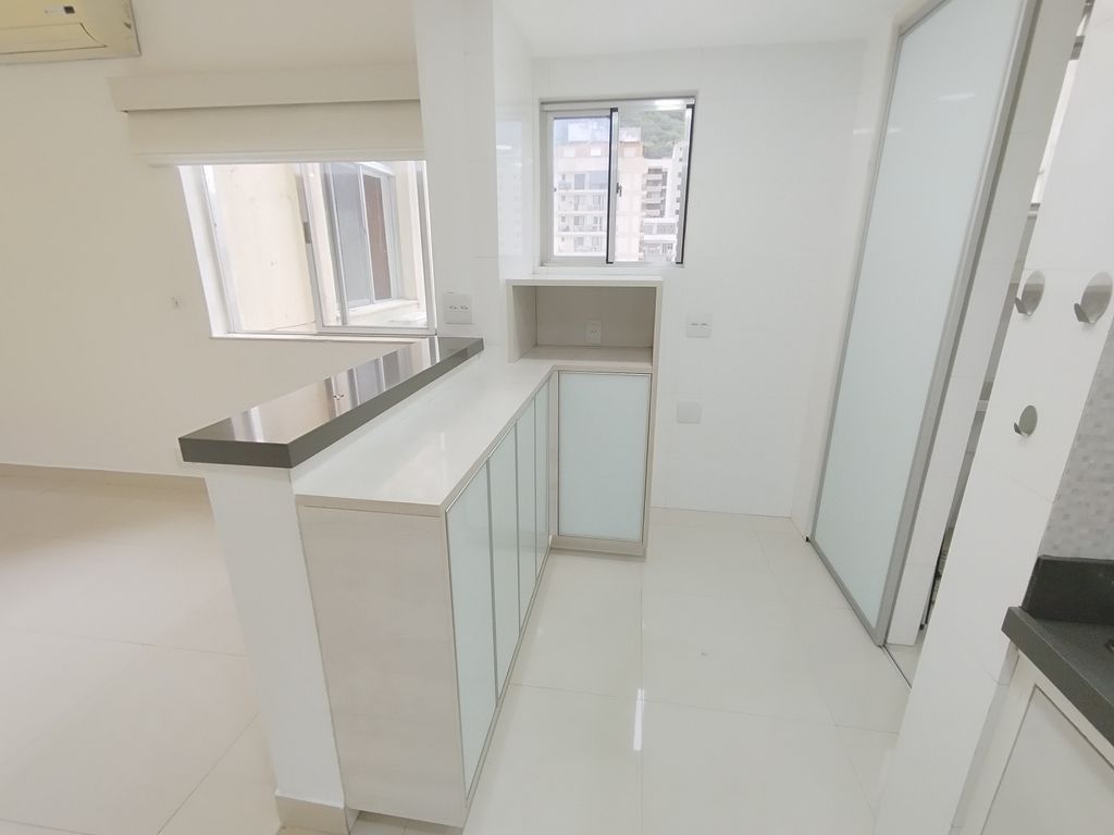 Imagens do imóveis Apartamento de dois quartos, sala cozinha, Copacabana para venda Rio de Janeiro