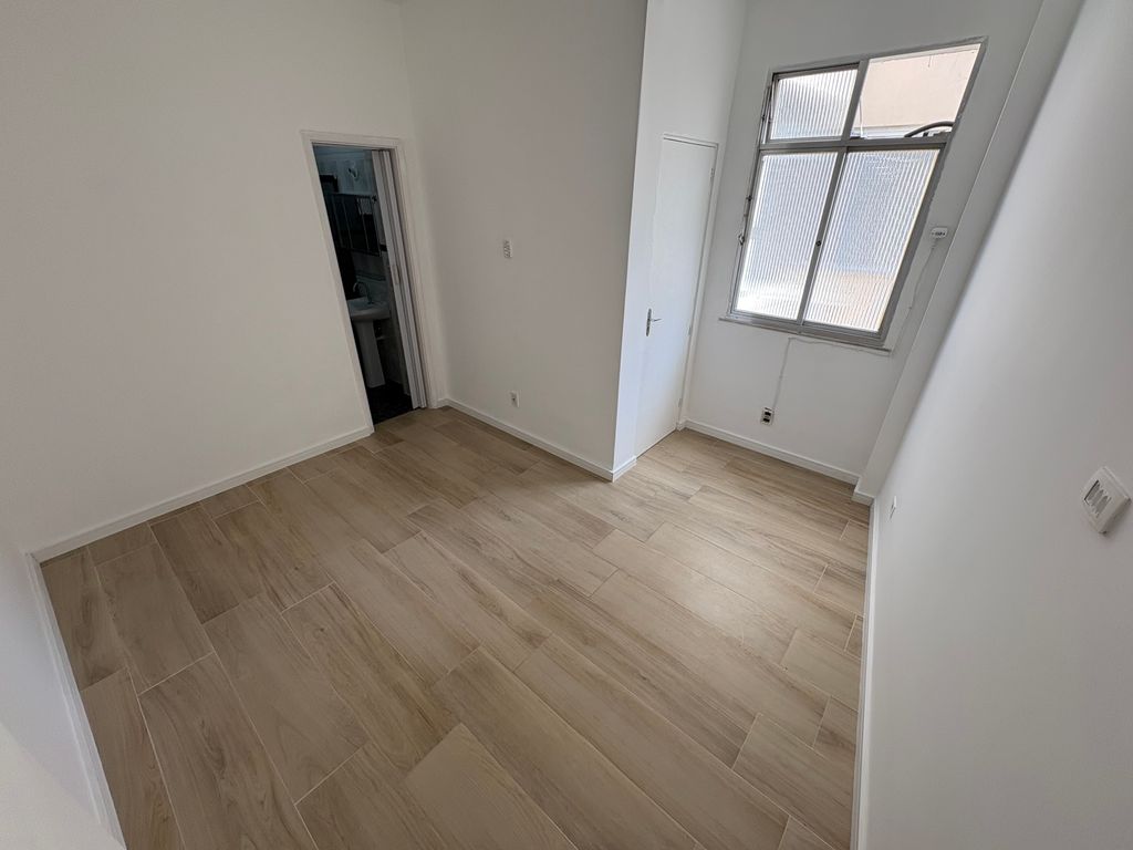 Imagens do imóveis Apartamento Sala e Quarto com Dependência completa no Flamengo
