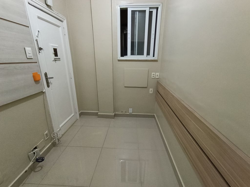 Imagens do imóveis Apartamento tipo Sala e Quarto para venda em Bairro de Fátima, Rio de Janeiro