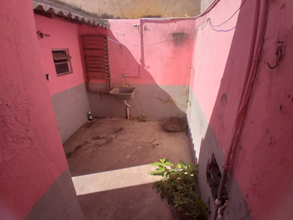 Imagens do imóveis Casa à Venda com 2 quartos, 1 banheiro e 55m² por R$ 250.000