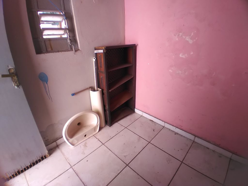 Imagens do imóveis Casa à Venda com 2 quartos, 1 banheiro e 55m² por R$ 250.000