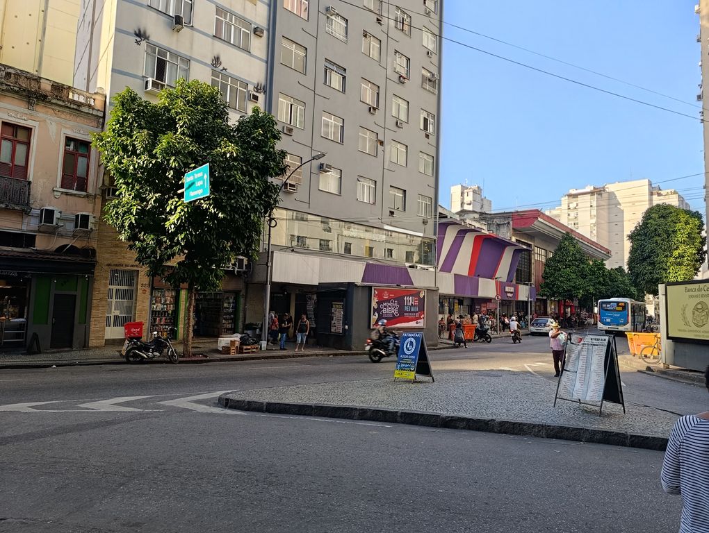 Imagens do imóveis Apartamento composto de Sala um quarto dependência  em centro Rio de Janeiro