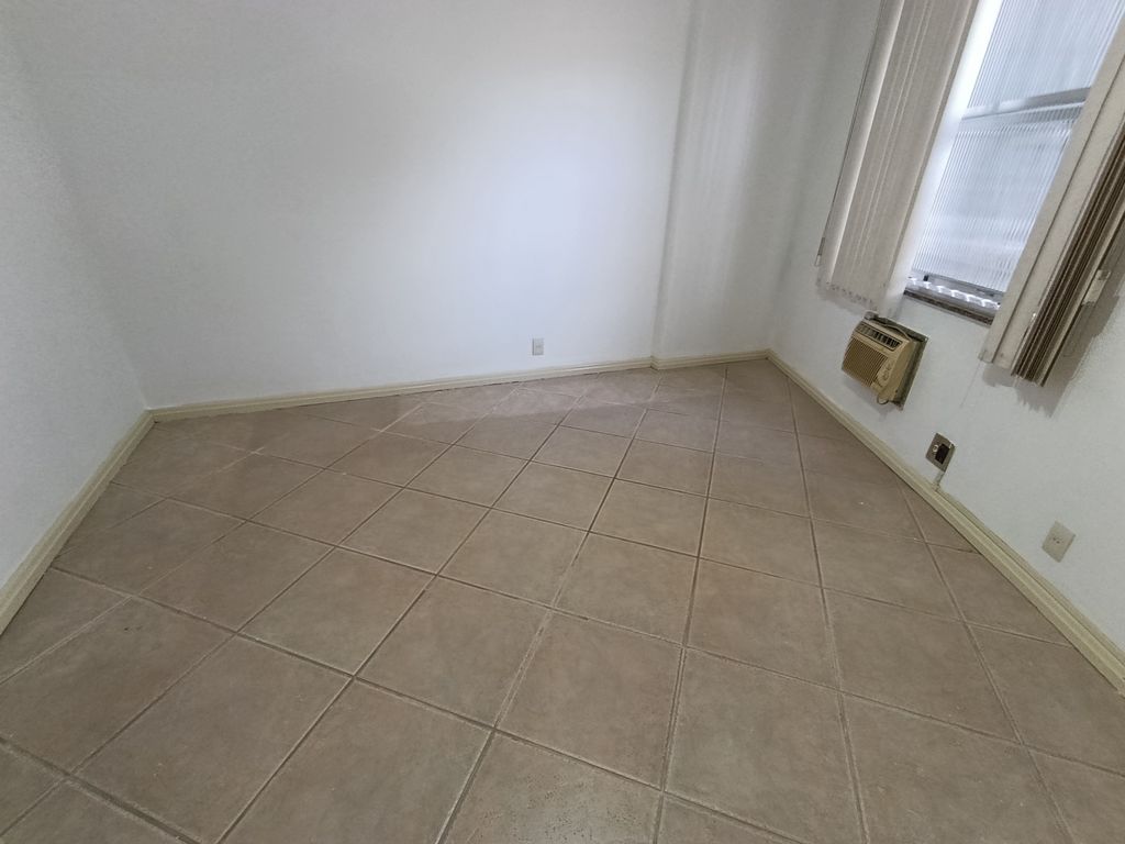 Imagens do imóveis Apartamento sala um quarto no bairro de Fátima para venda centro Rio de Janeiro