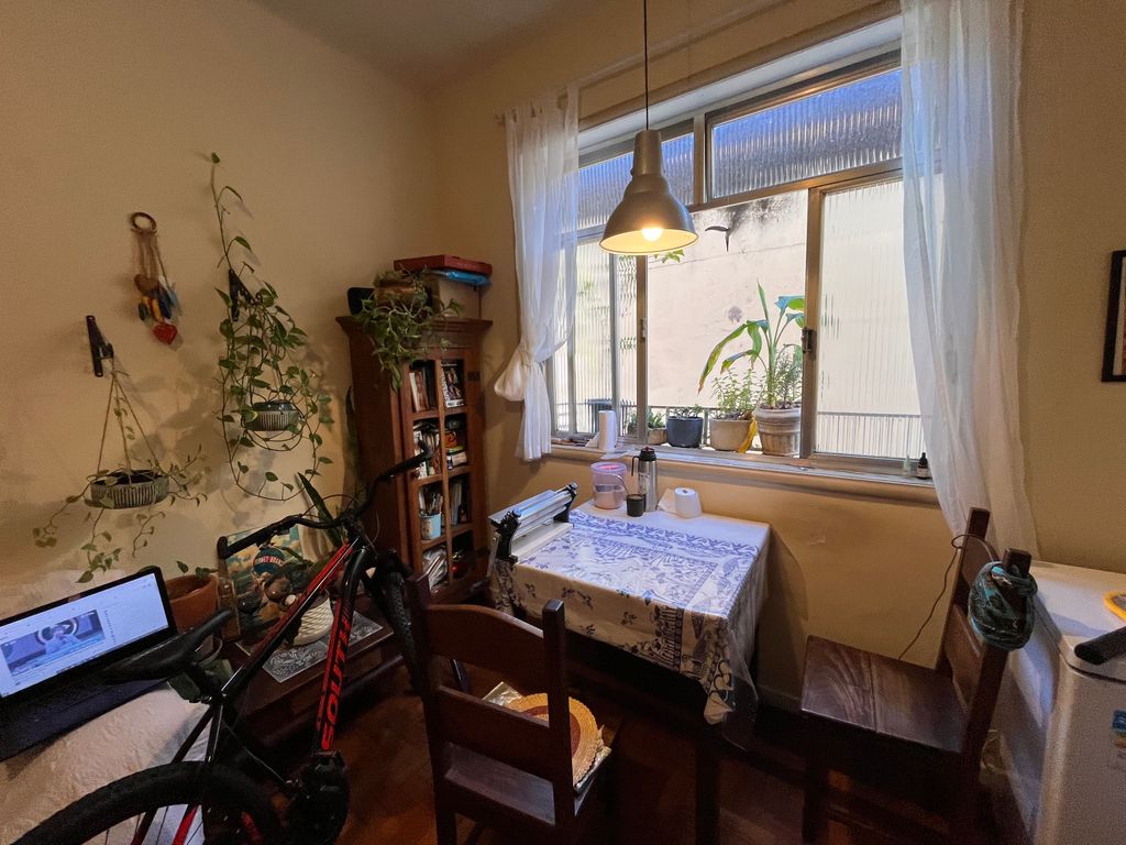 Imagens do imóveis Apartamento  2 quartos+varandinha com 76m² na Rua Monte Alegre Santa Teresa