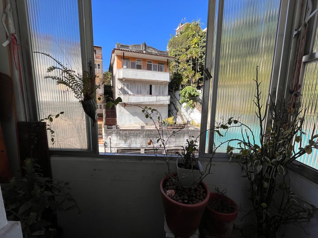 Imagens do imóveis Apartamento  2 quartos+varandinha com 76m² na Rua Monte Alegre Santa Teresa