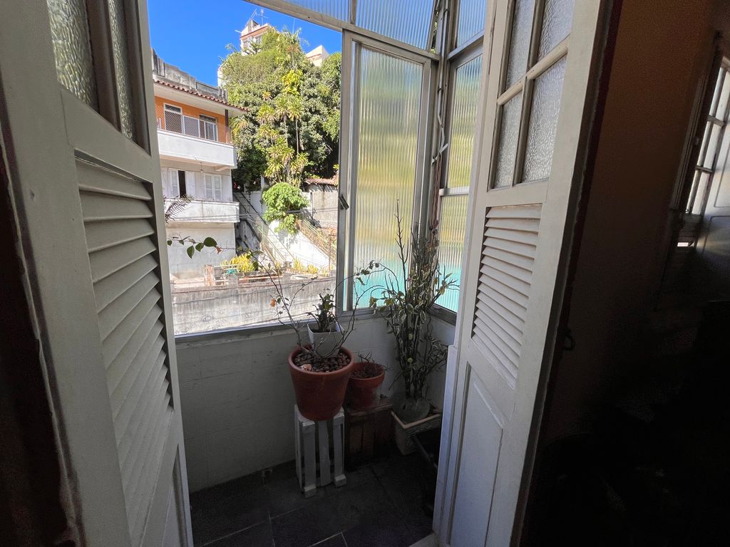 Imagens do imóveis Apartamento  2 quartos+varandinha com 76m² na Rua Monte Alegre Santa Teresa