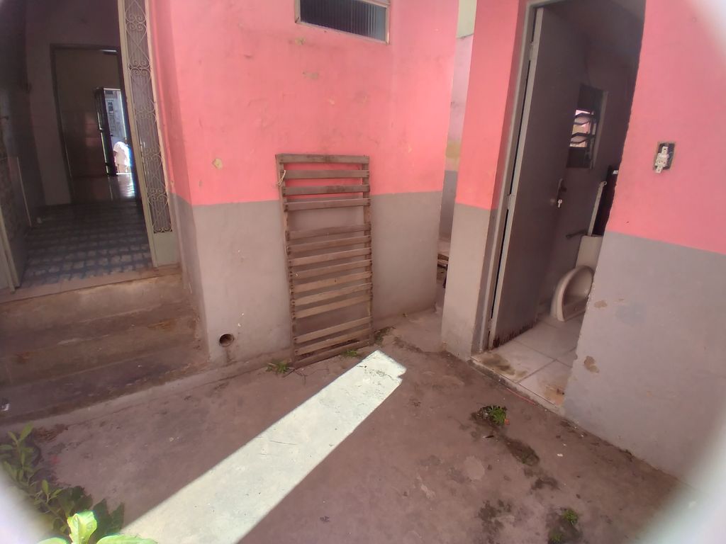 Imagens do imóveis Casa à Venda com 2 quartos, 1 banheiro e 55m² por R$ 280.000