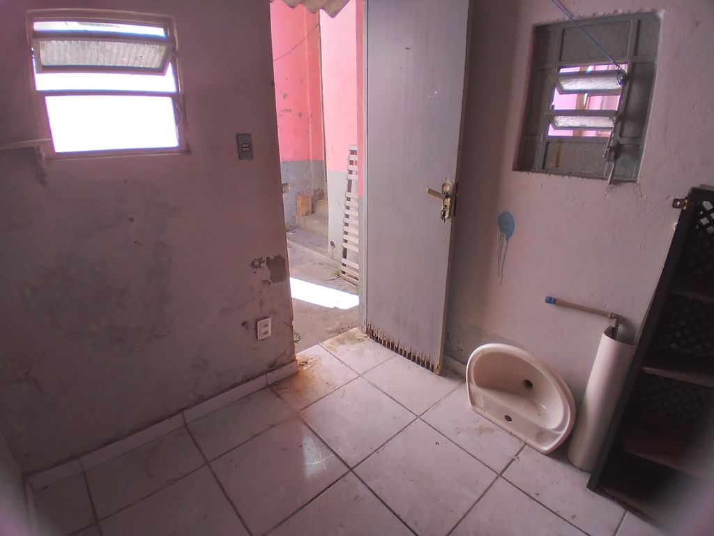 Imagens do imóveis Casa à Venda com 2 quartos, 1 banheiro e 55m² por R$ 280.000