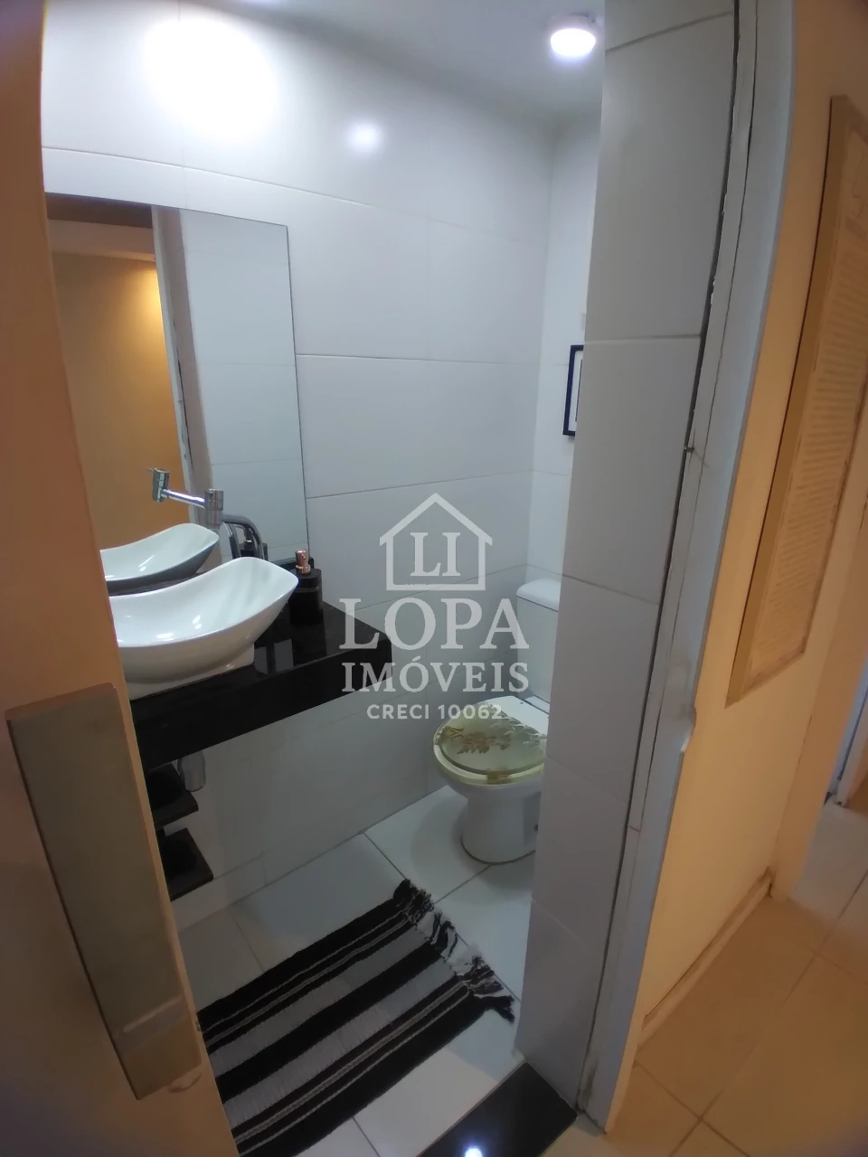 Imagens do imóveis Um apartamento dividido em dois, à venda em Copacabana com cento e vinte metros por  um milhão e quarenta mil reais