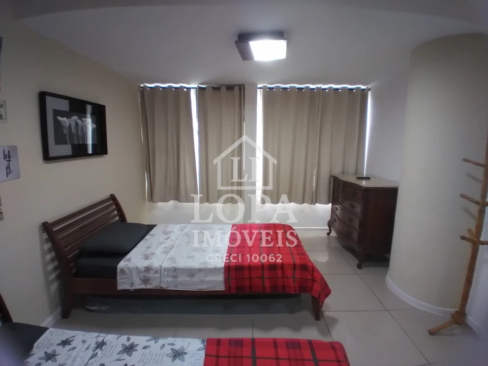 Imagens do imóveis Um apartamento dividido em dois, à venda em Copacabana com cento e vinte metros por  um milhão e quarenta mil reais